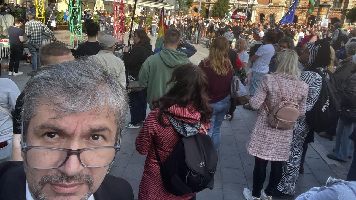 Csak nem jön össze: Hadházy Ákos az Erzsébet híd helyett már csak a Fővám tér egy részét tudta „elfoglalni”