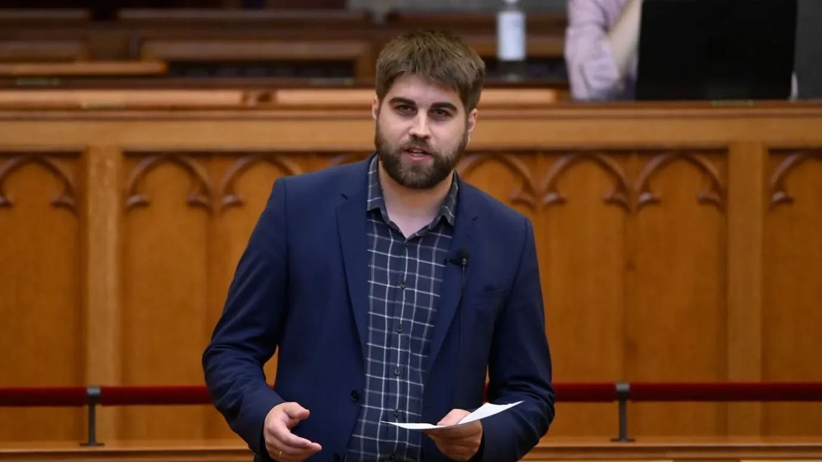 Újabb momentumos dobta be a törölközőt
