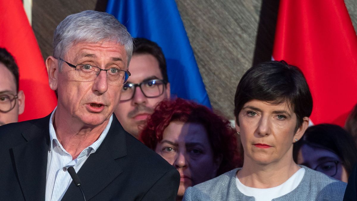 Üzent a DK új vezére: Magyar Péter akár csatlakozhat is az alufóliasisakosokhoz