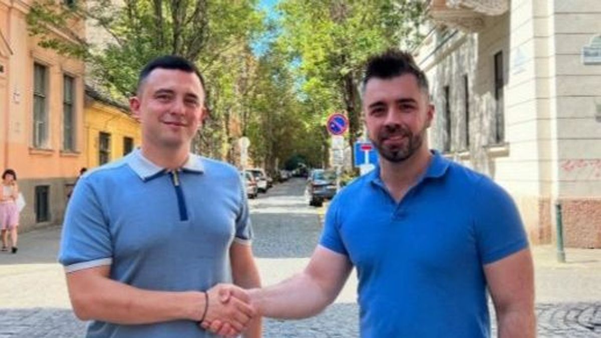 Lassan bóhózatba illik, ahogy a tiszás Kulja András menekül az egészségügyi államtitkár elől