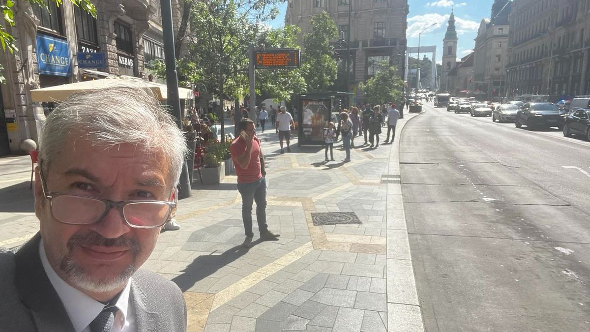 Budapest felkészül – rövidesen kezdődik Hadházy Ákosék szokásos tüntetése