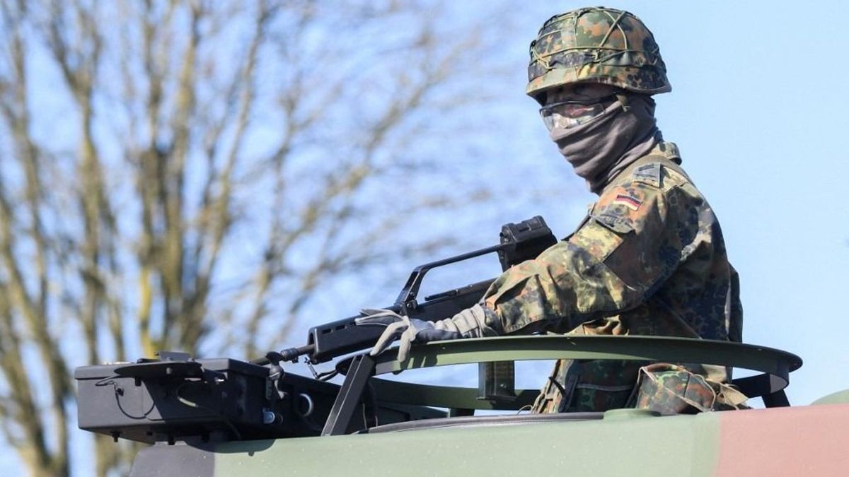 Nem lankad a háborús pszichózis – hatalmas európai fegyverkezési versenyt emleget a NATO erős embere