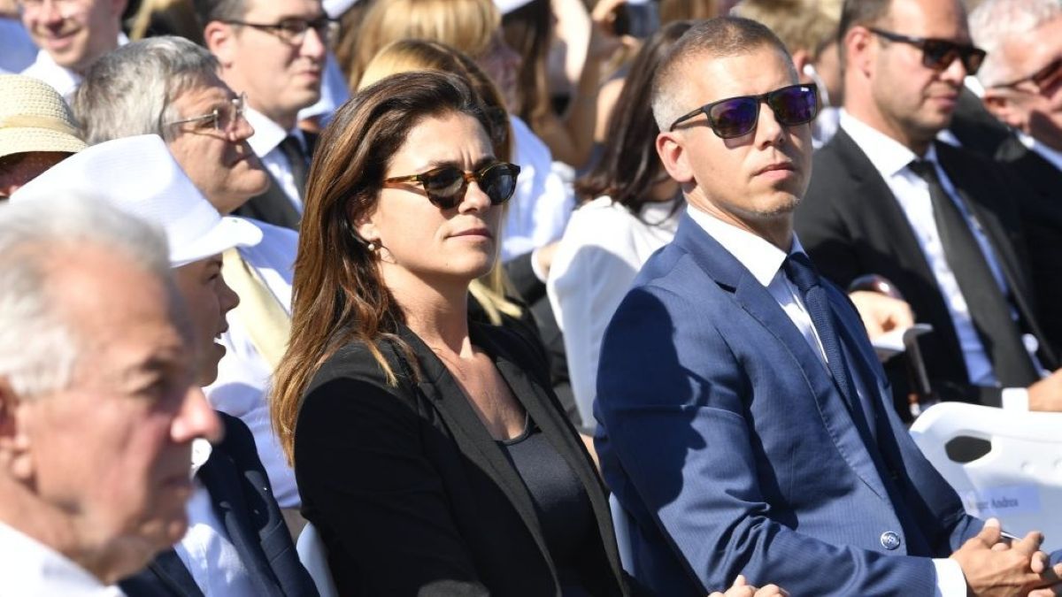 Kínos fordulat: míg milliós állásai voltak, a kormányt dicsérte, ma már Orbán Viktort gyalázza Magyar Péter