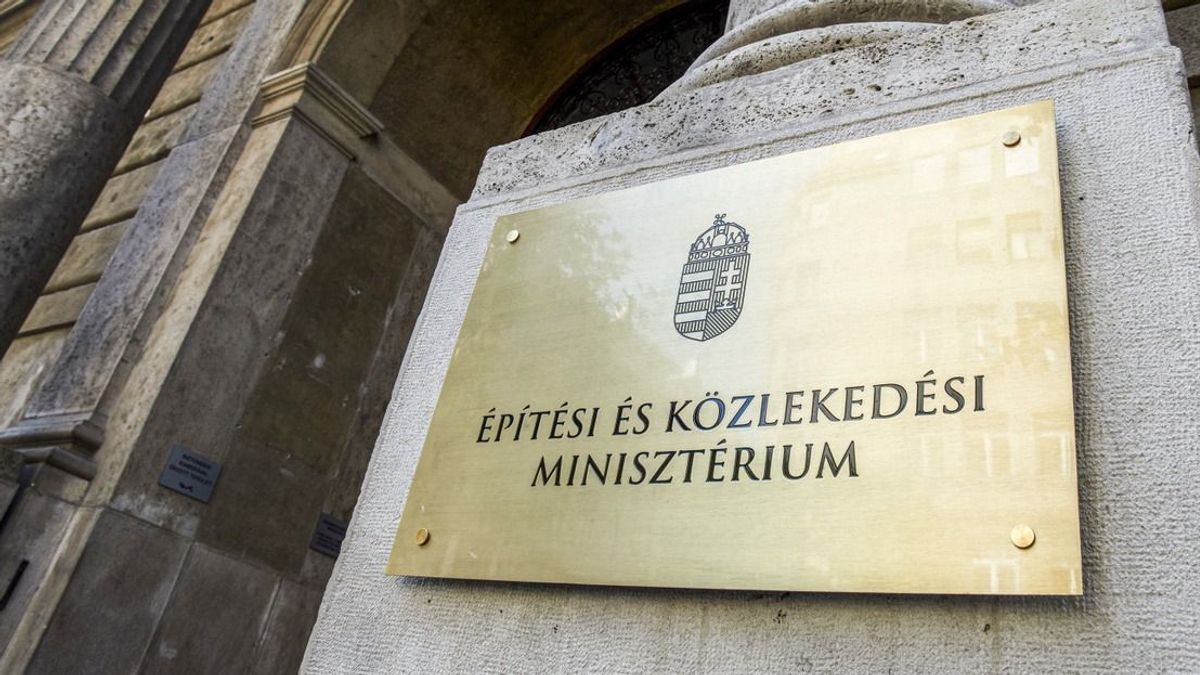 Kiderült, ki veszi át a Lázár János minisztériumából távozó helyettes államtitkár helyét