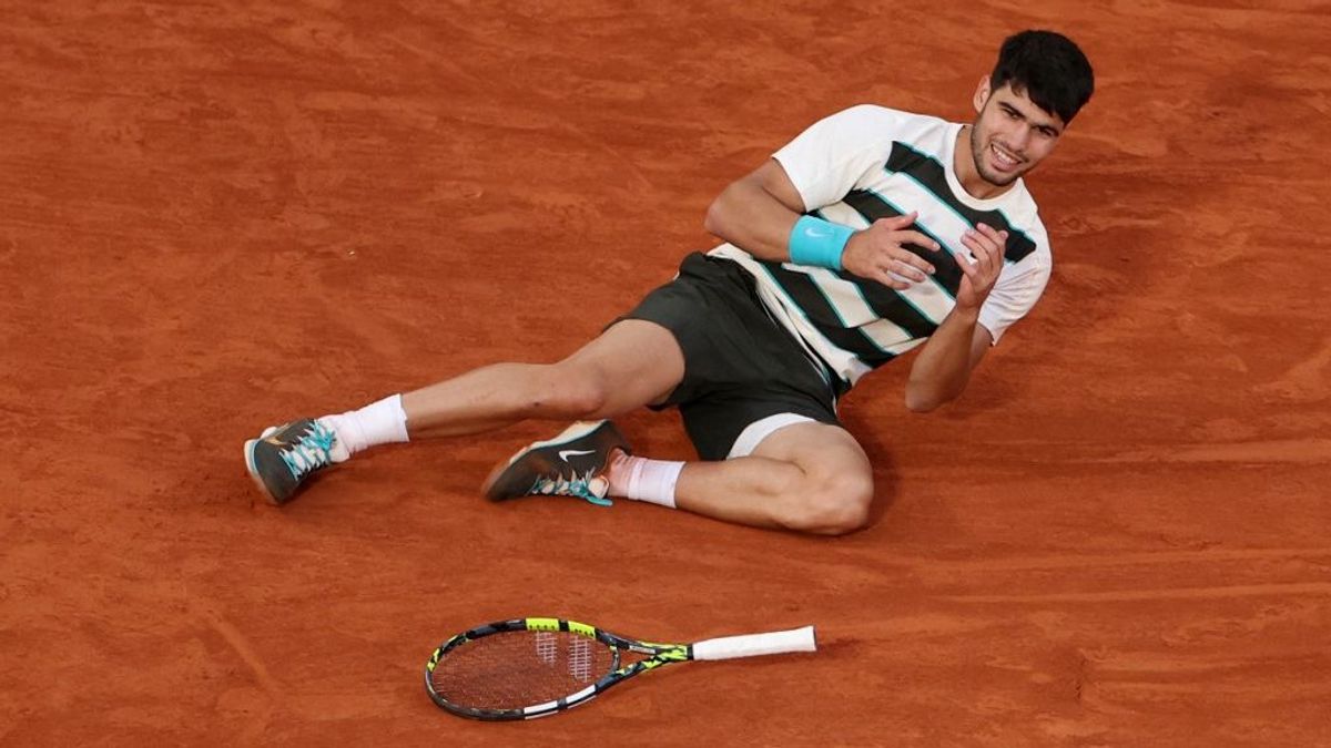 Döbbenetes tenisz: Alcaraz kétszettes hátrányból nyerte meg minden idők leghosszabb Roland Garros-döntőjét