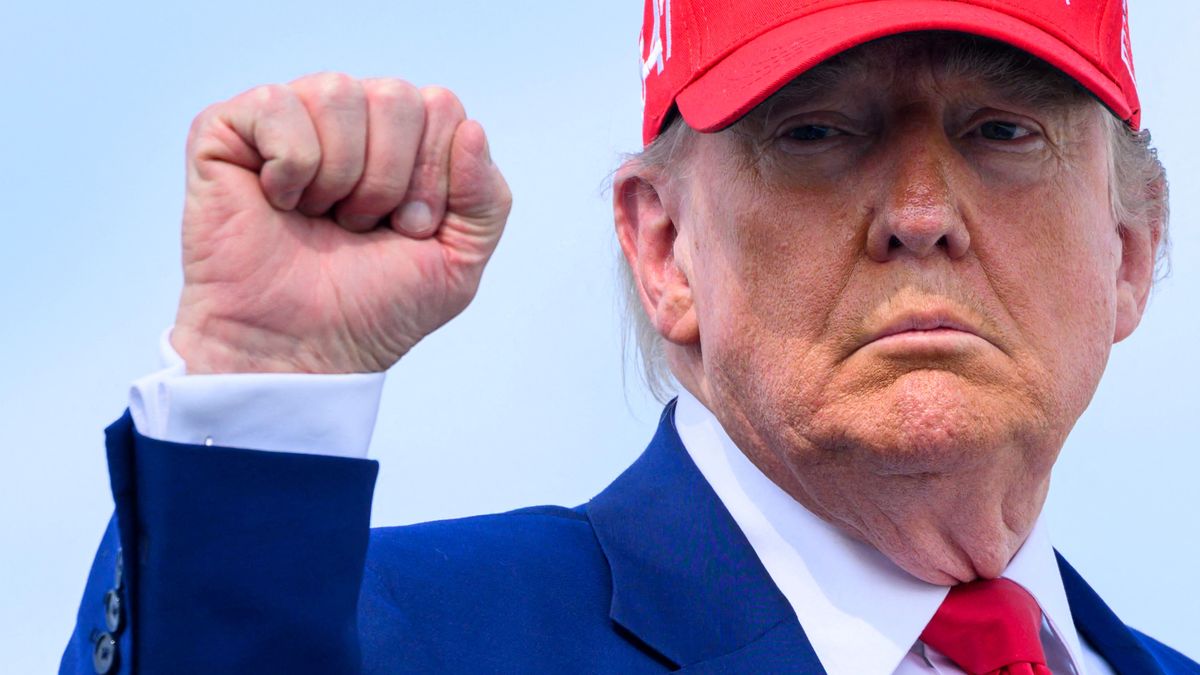 Belengette Trump: leváltaná az iráni rezsimet, rögtön előállt a MIGA ötletével is