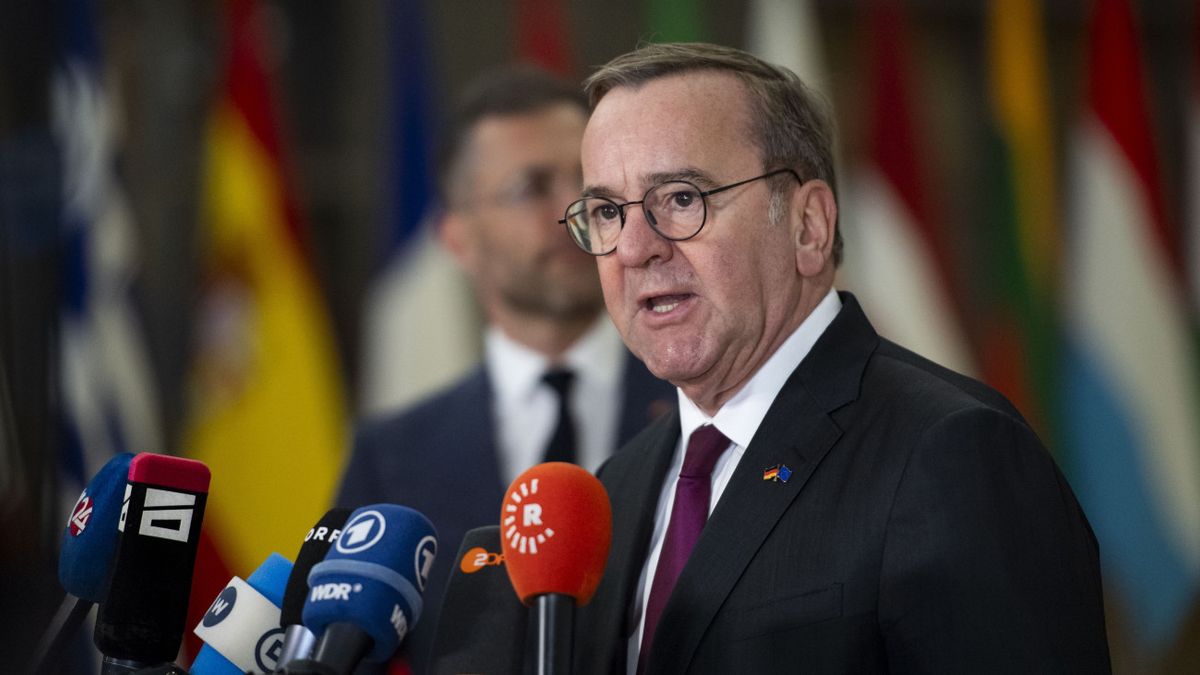 Előállt a követeléseivel a német védelmi miniszter: hatvanezer új katonát akar a NATO miatt