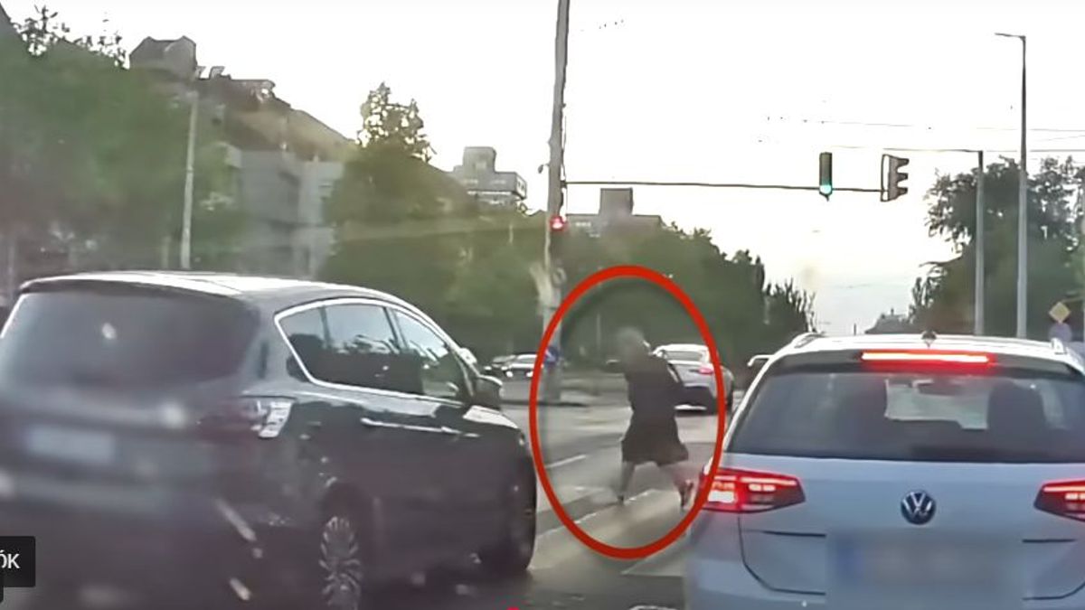 Videó rögzítette a szörnyű balesetet: elütöttek egy gyalogost a Hungária körúton (VIDEÓ)