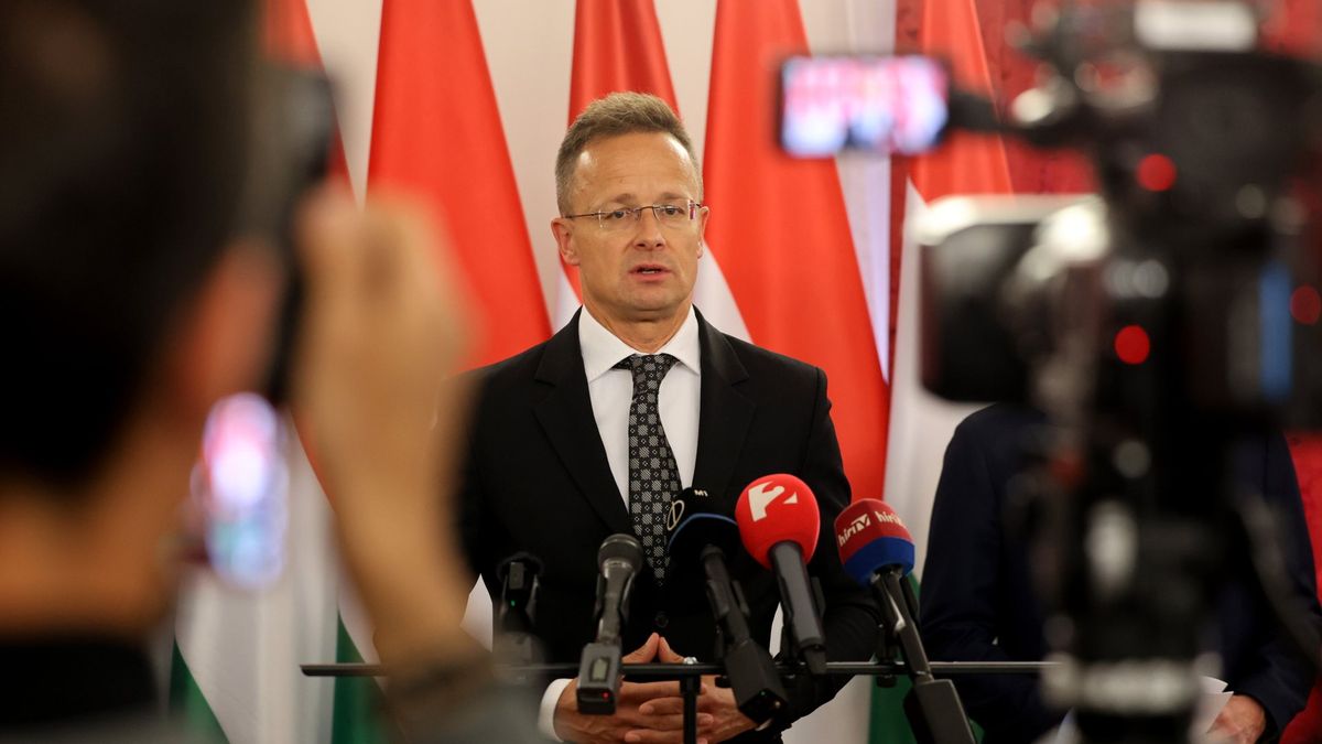Forr a levegő: Szijjártó egyszerre szállt bele Von der Leyenbe és Zelenszkijbe, összefogást jelentett be Szlovákiával