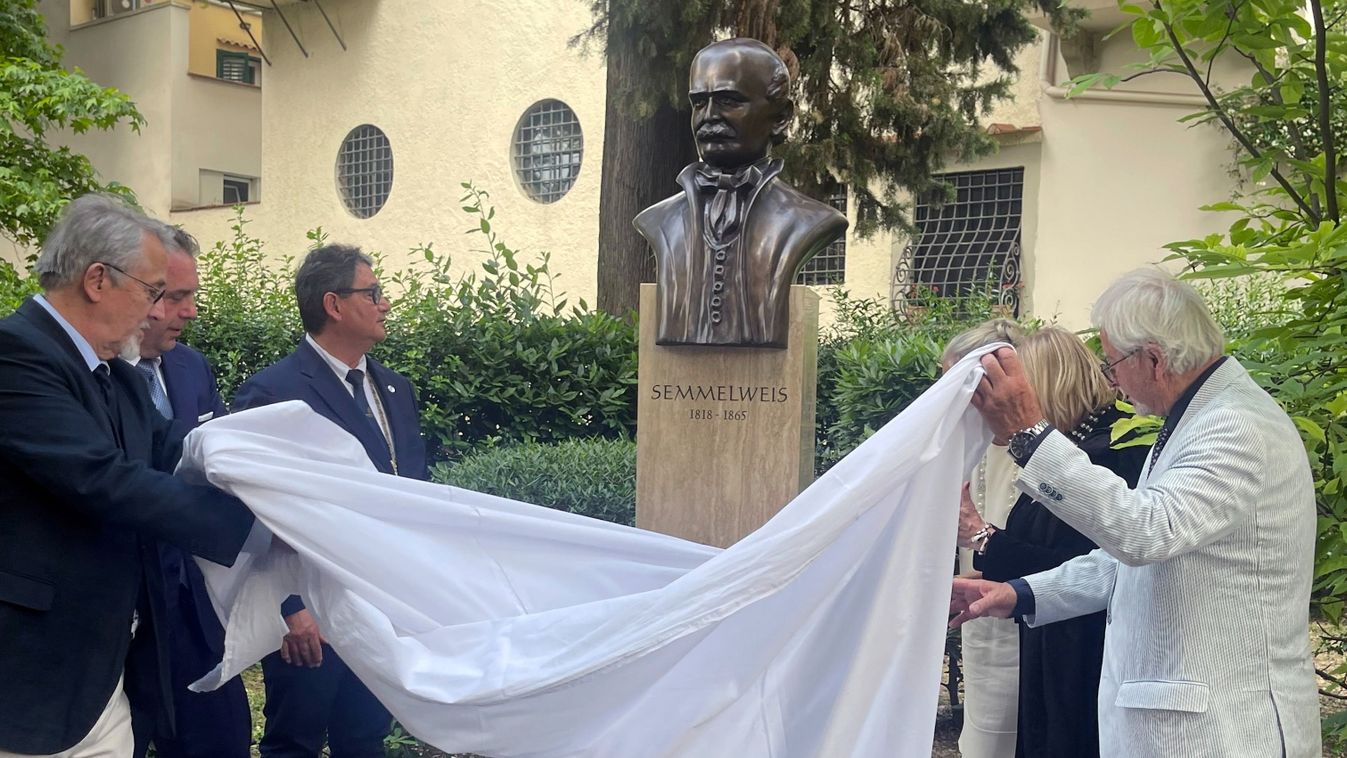 Semmelweis-szobrot avattak Firenzében