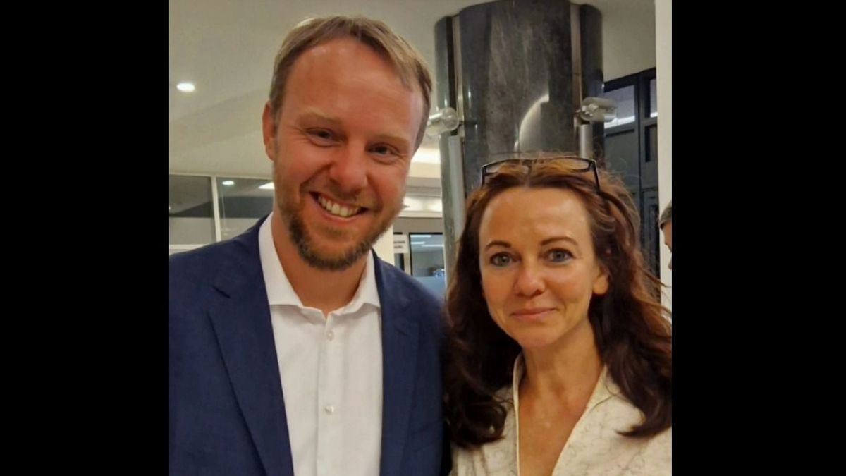 „Ennyi gátlástalanságot, tolvajlást, korrupciót thrillerekben lehet olvasni” – Szabó Tímea Daniel Freunddal együtt gyalázza Magyarországot