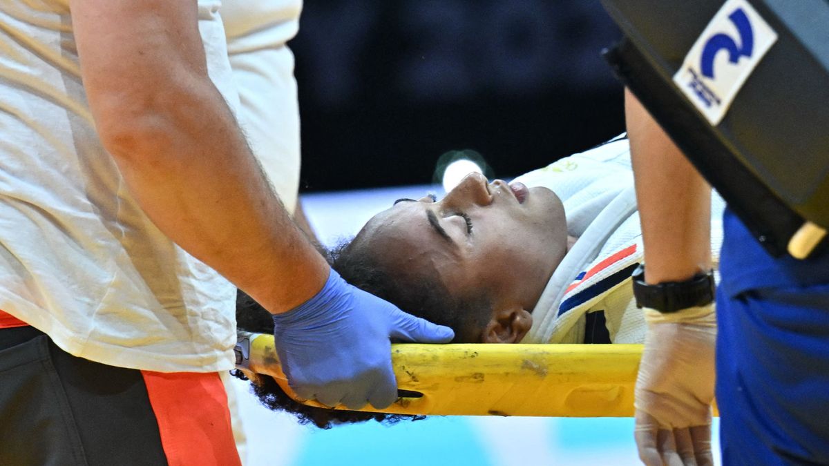 Dráma a budapesti vb-n: elveszítette az eszméletét a francia a fojtás után (VIDEÓ)