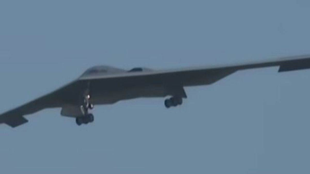 Megmutatták Trump pusztító vadászgépeit: landoltak a rettegett amerikai bombázók (VIDEÓ)