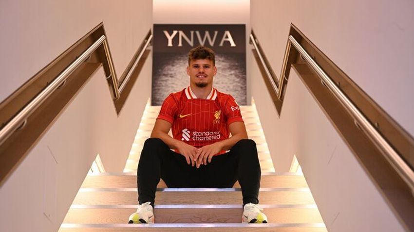 Kerkez Milos első napja a Liverpoolnál