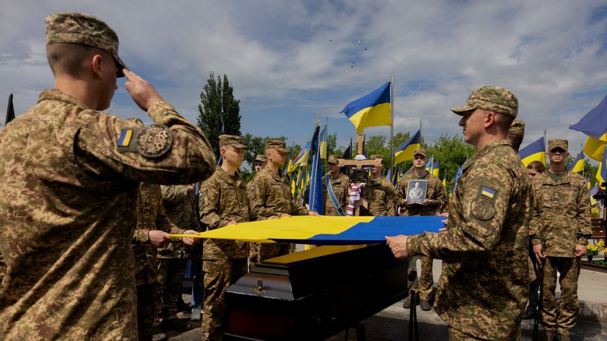 Egyik napról a másikra nagyon sok új halottja lehet az ukrán hadseregnek