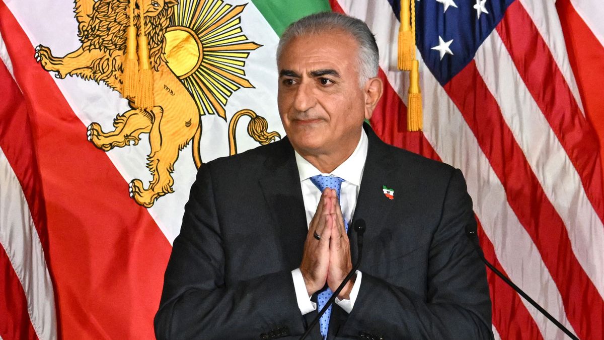 Patkánynak nevezte Hámenei ajatollahot, és felkelésre szólított fel Irán trónörököse
