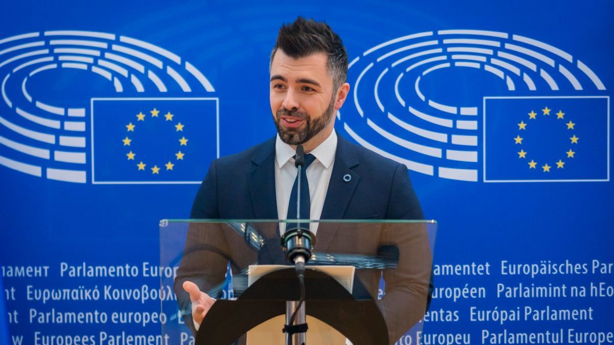Döntöttek Magyar Péterék: mostmár Kulja Andrásnak is ideje kritizálnia mindent, amit korábban dicsért