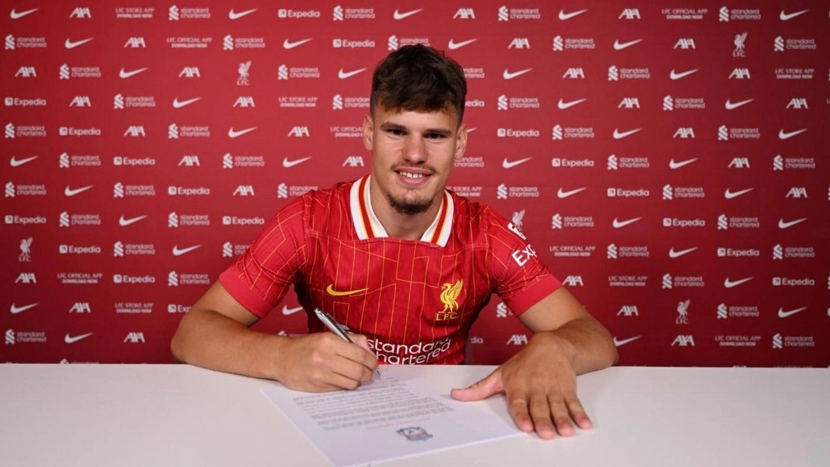Megtörtént a nagy bejelentés: Kerkez Milos hivatalosan is a Liverpool játékosa!