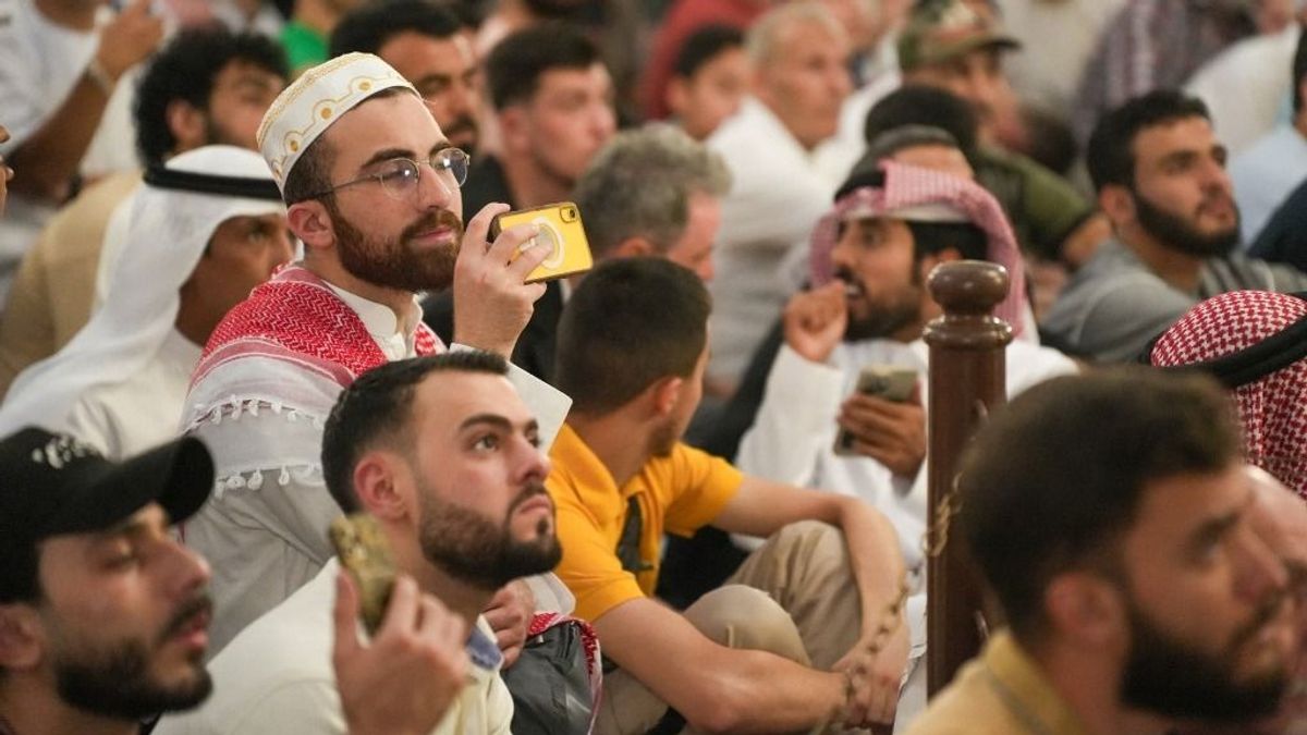 „Dicsőség Allahnak!” – így ünnepli az utca embere Szíriában az Irán elleni támadást