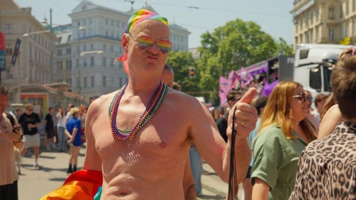 Bravó, Bécs! Megcsináltátok! De köszönjük, mi nem kérünk a bőrszíjas szerkóban vonagló malacbácsikból!