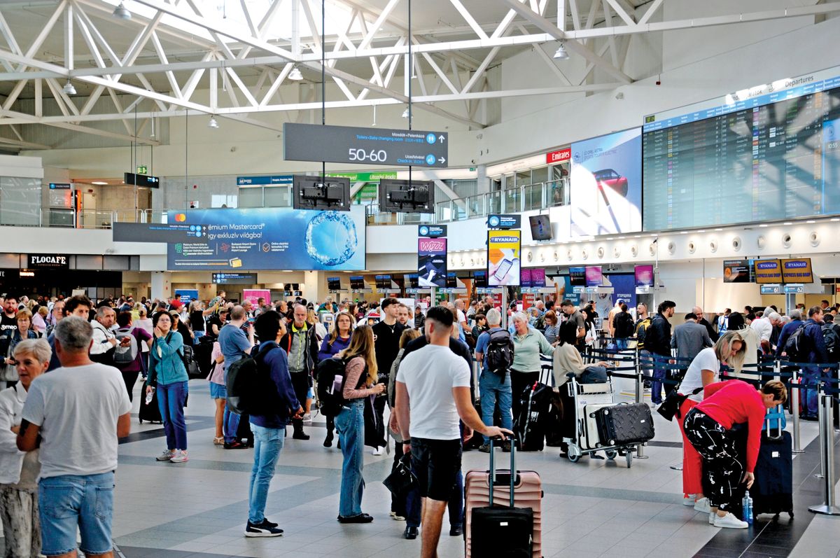 Budapest,,Hungary,-,September,23,,2024.,Departure,Hall,Of,Budapest
