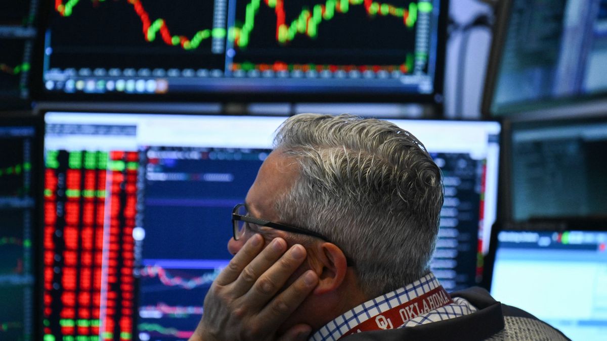 Itt az amerikai csapás gazdasági következménye: drágul az olaj, gyengül a forint
