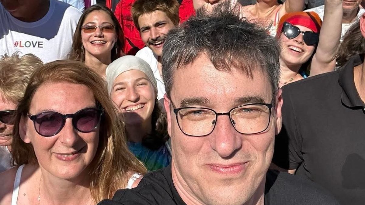 Felsorakozott az ellenzék színe-java: összeszedtük, kik masíroztak a szivárványmeneten
