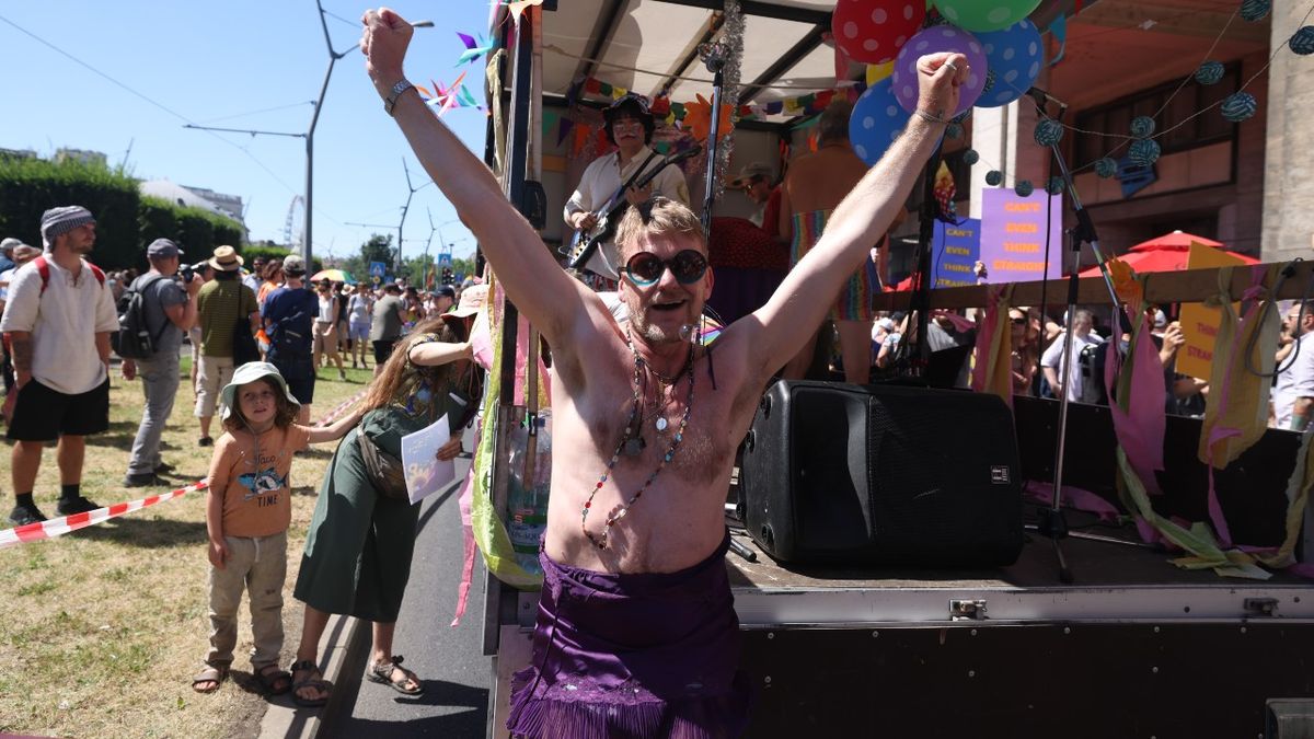 „Ez katasztrófa!” – a Pride miatt óriási a dugó, kiakadtak az autósok (VIDEÓ)