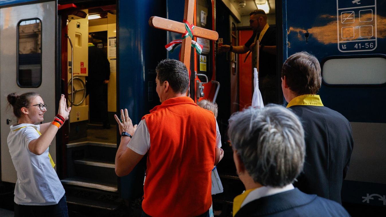 Elindult a Fekete Madonna zarándokvonat Budapestről Czestochowába