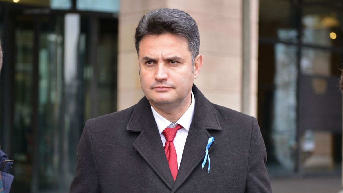 A DK azt ígérte, hogy „három meleg miniszterről” mutatnak be bizonyítékokat