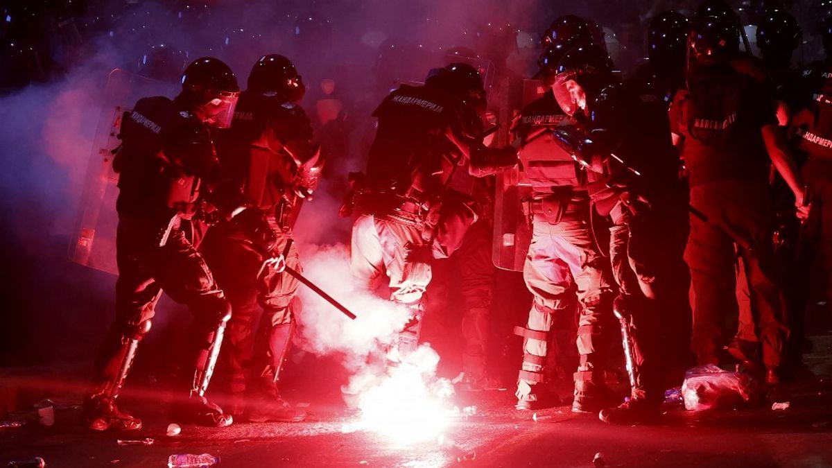 Súlyos összecsapások történtek Szerbiában: a házelnök polgárháborút emleget (VIDEÓ)