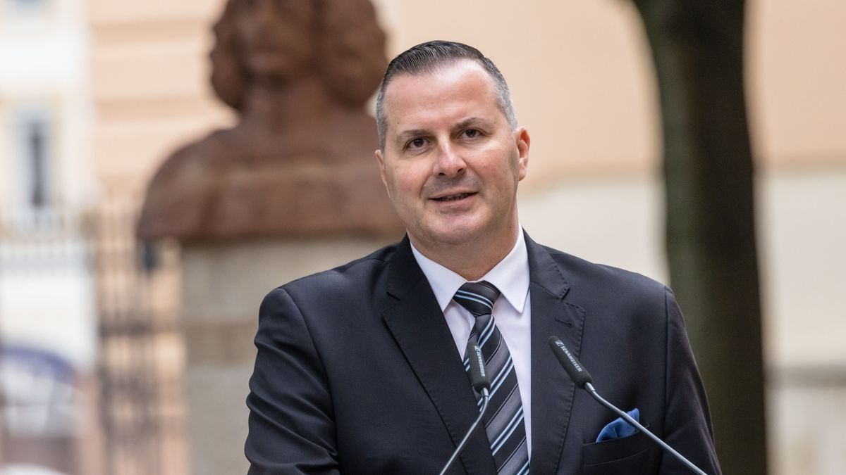 A polgármester levezette: nagyon nehéz helyzetbe került volna a város a ZTE miatt