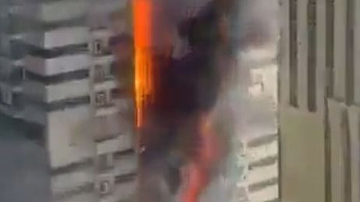 Lángolt egy felhőkarcoló Dubajban (VIDEÓ)