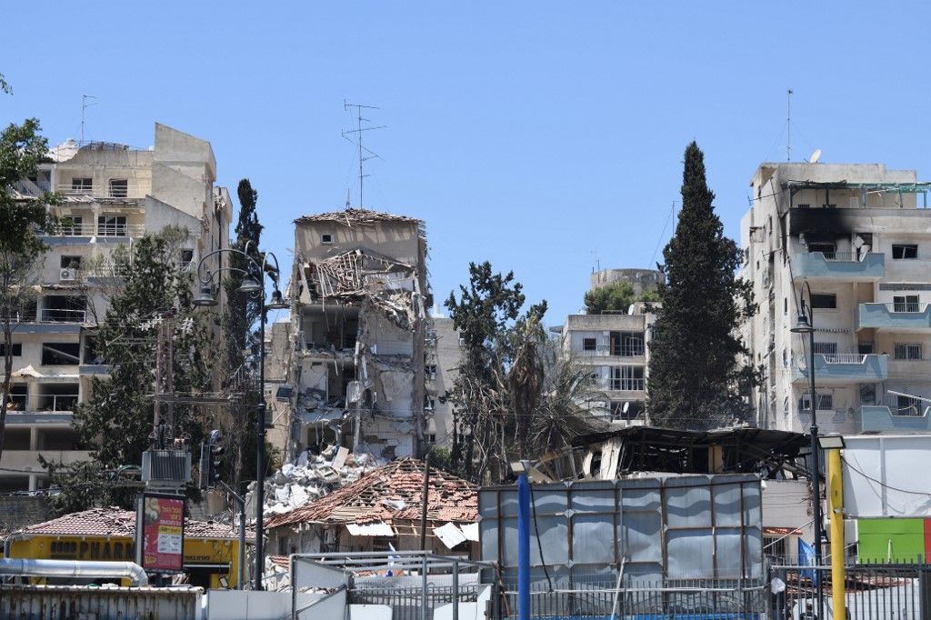 Building in Bat Yam Damaged by Ballistic Missile Shot From Iran