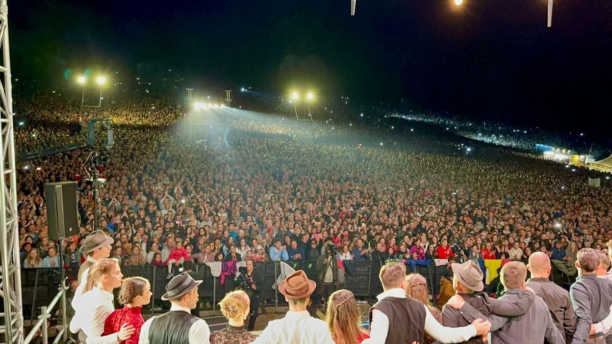 Hidegrázós: az ősi székely himnusszal ért véget a Bagossy Brothers koncertje Csíksomlyón (VIDEÓ)
