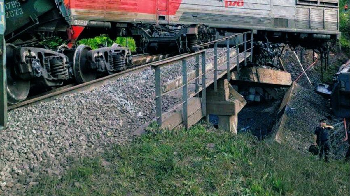 Melitopol közelében felrobbantottak egy üzemanyagot és élelmiszert szállító orosz katonai vonatot