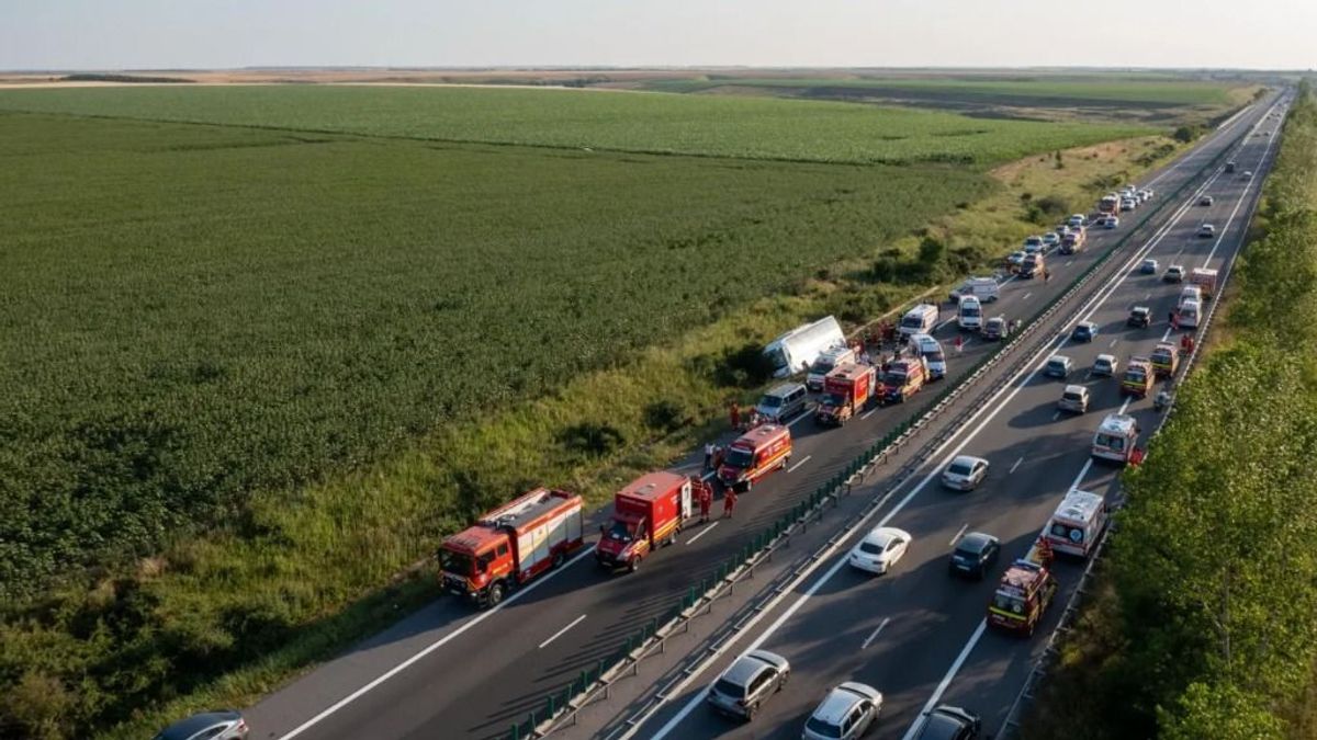 Szörnyű buszbaleset történt egy román autópályán: nagyváradi gyerekek borultak az árokba