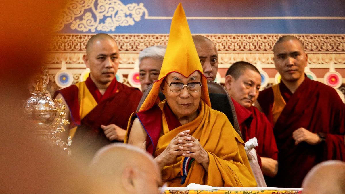 Beleszólna a reinkarnációba a kommunista rendszer: a Dalai Láma próbálja védeni a saját lélekvándorlását