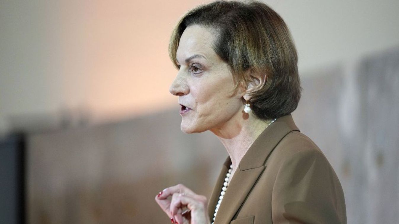 Anne Applebaum