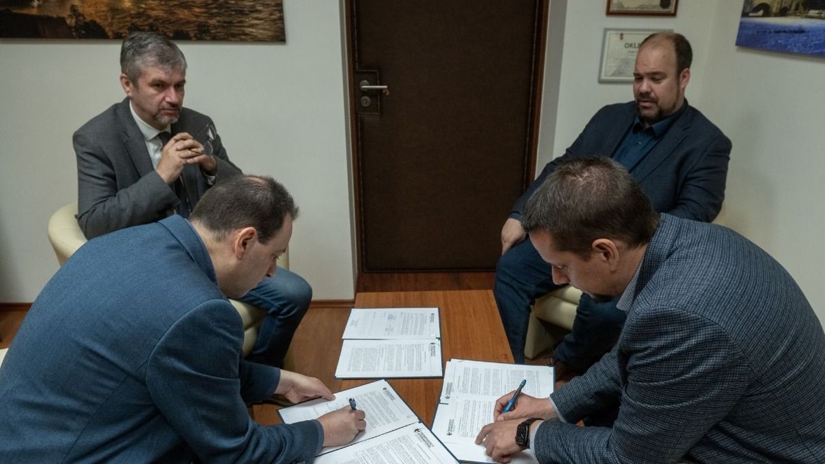 Ki gondolta volna: milliós megbízást kapott Soros kedvence Hadházy kerületében