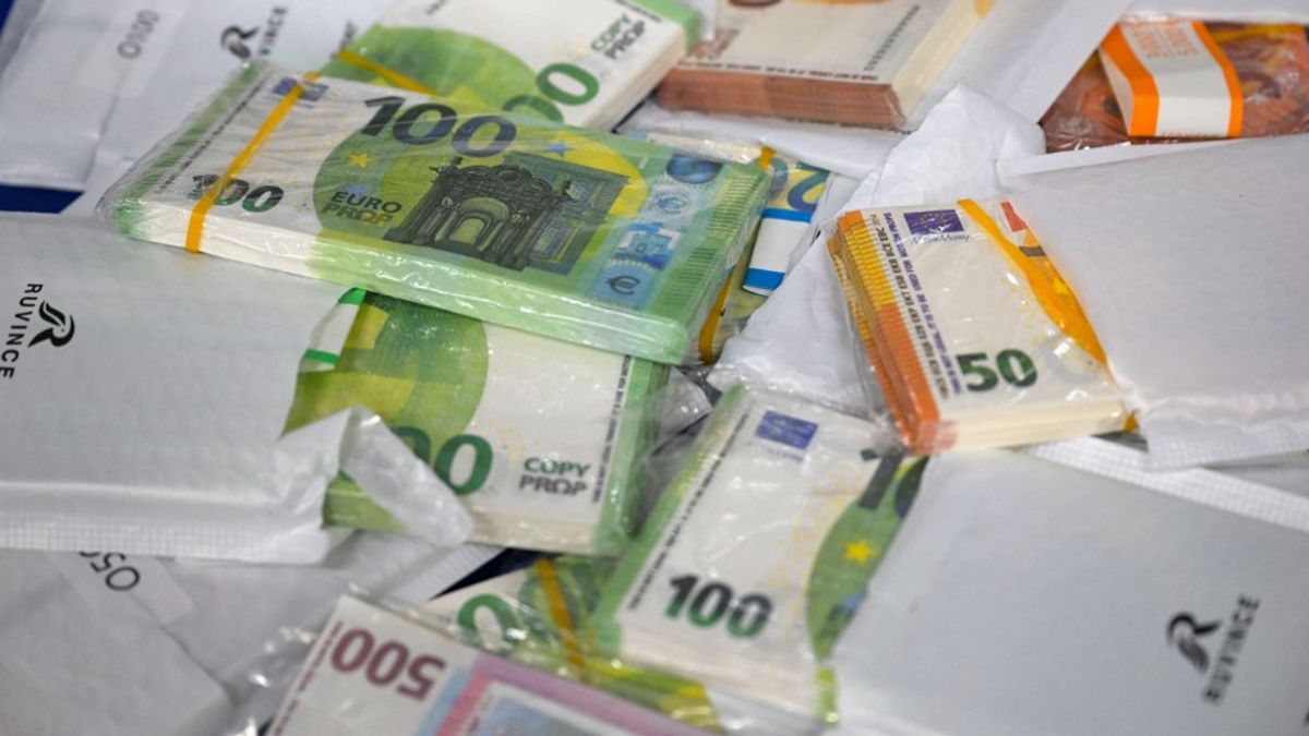 Igen jól teljesít a forint, de a Népszava szerint Magyar Péter alatt még jobban teljesítene