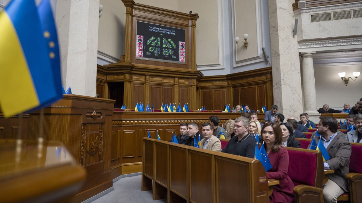 Út az Unióba program: összeverekedtek a képviselők az ukrán parlamentben (VIDEÓ)
