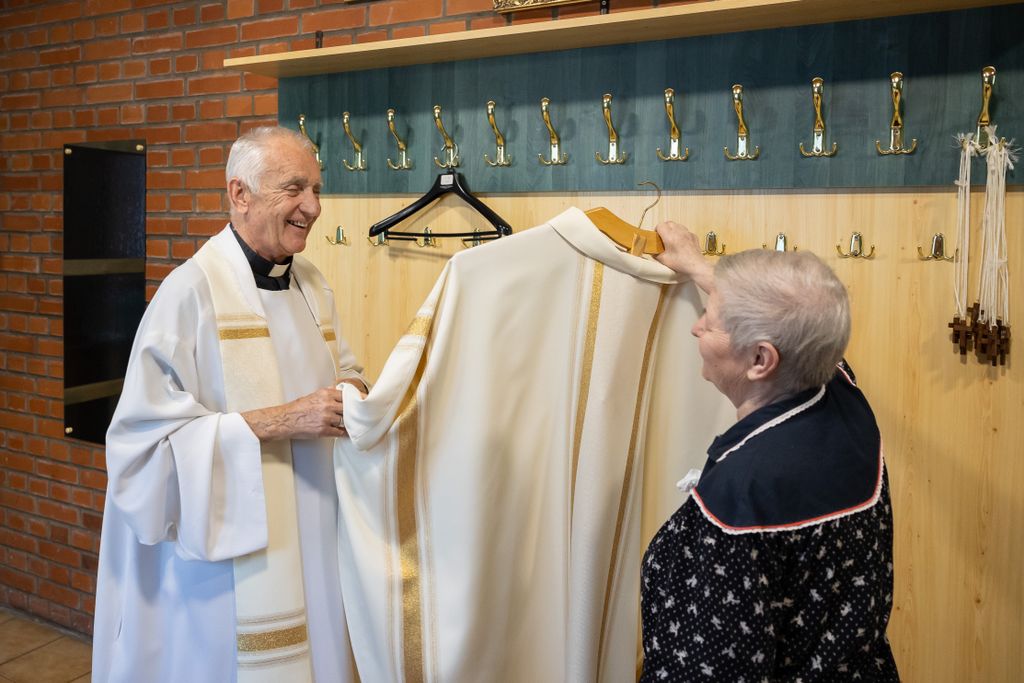 20250620 Veszprém Nagy Károly atya Veszprémi pap a Csolnoky templomban Fotó: Kállai Márton
