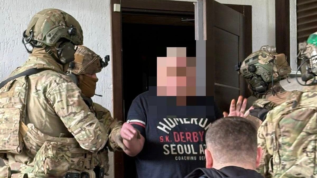 Zelenszkij vakarhatja a fejét: kiderült, hogy trükköztek a fegyverekkel Ukrajnában (FOTÓ)