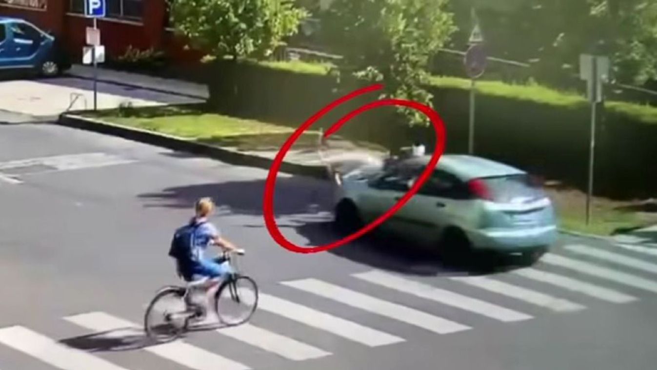 Felkavaró képsorokat mutatott be a rendőrség: egy zebrán gázolták el a rollerest (VIDEÓ) Kép