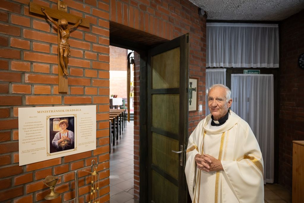 20250620 Veszprém Nagy Károly atya Veszprémi pap a Csolnoky templomban Fotó: Kállai Márton