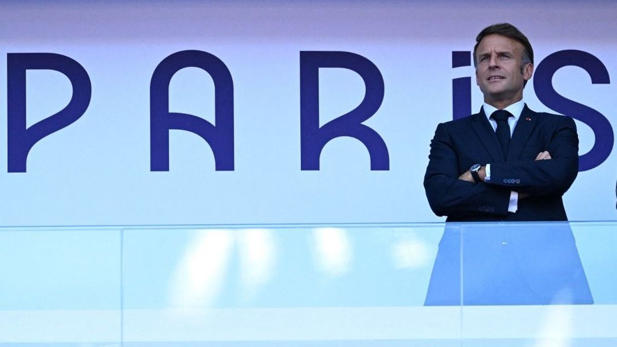 Nem szégyelli a könnyeit: sírós videót osztott meg magáról Emmanuel Macron