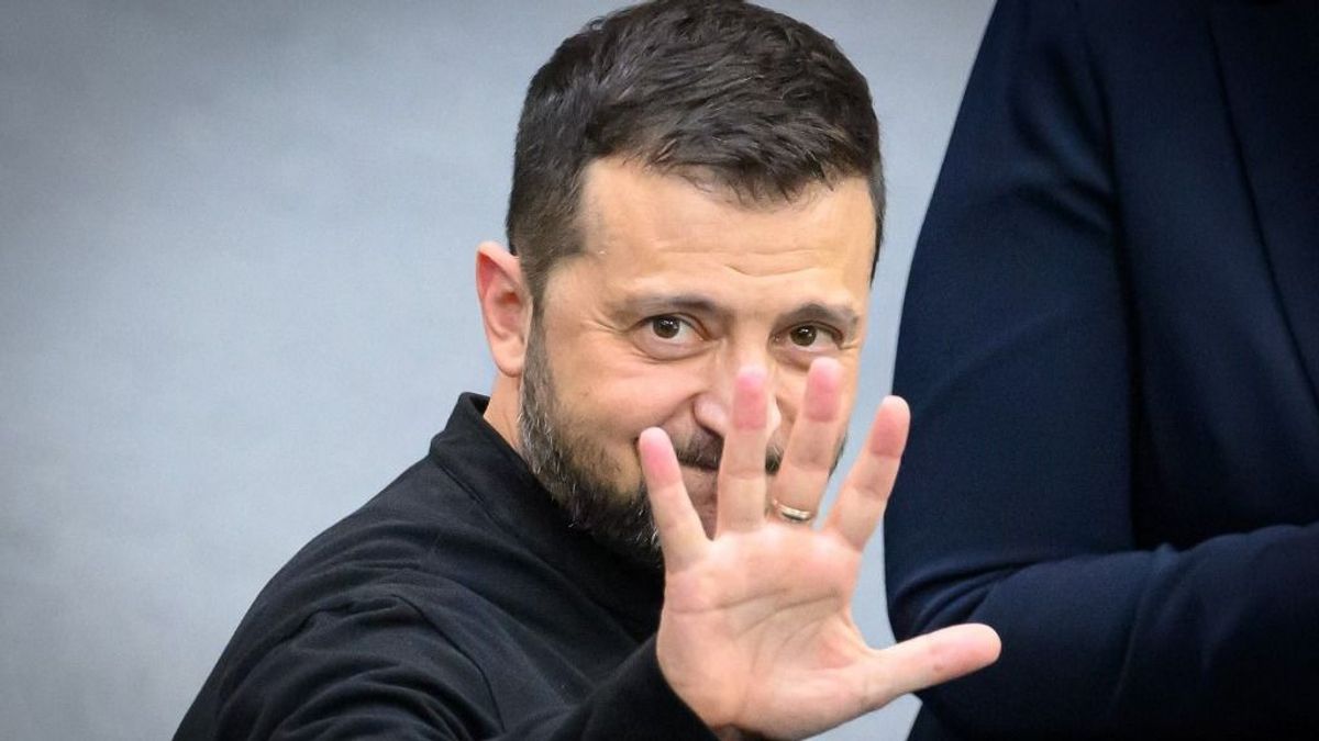 Kibújt a szög: a Magyar Péter mögé beálló Tibi atya szerint Ukrajna Európa háborúját vívja