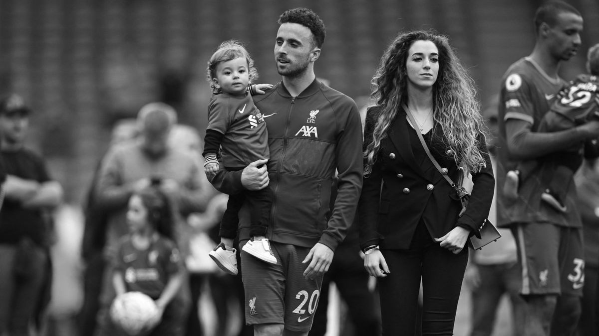 Így búcsúzik a világ a Liverpool csatárától: az ősi ellenfél gyászba borult, Ronaldo megható sorokkal üzent