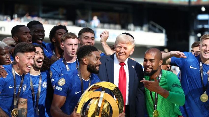 Donald Trump a klubvilágbajnokság döntője utáni díjátadón